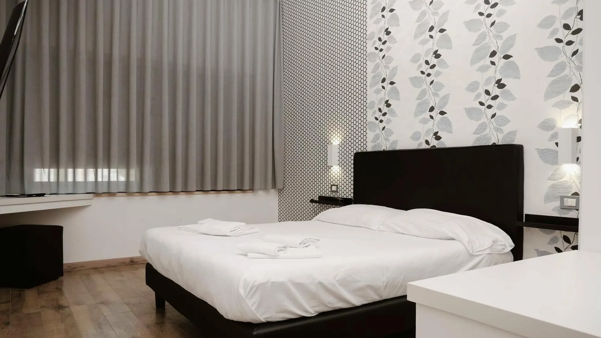 Millennium Gold Hotel Neapol 4*,